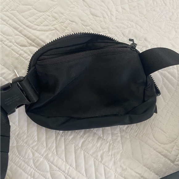 Lululemon Black Belt Bag - Picture 4 of 4